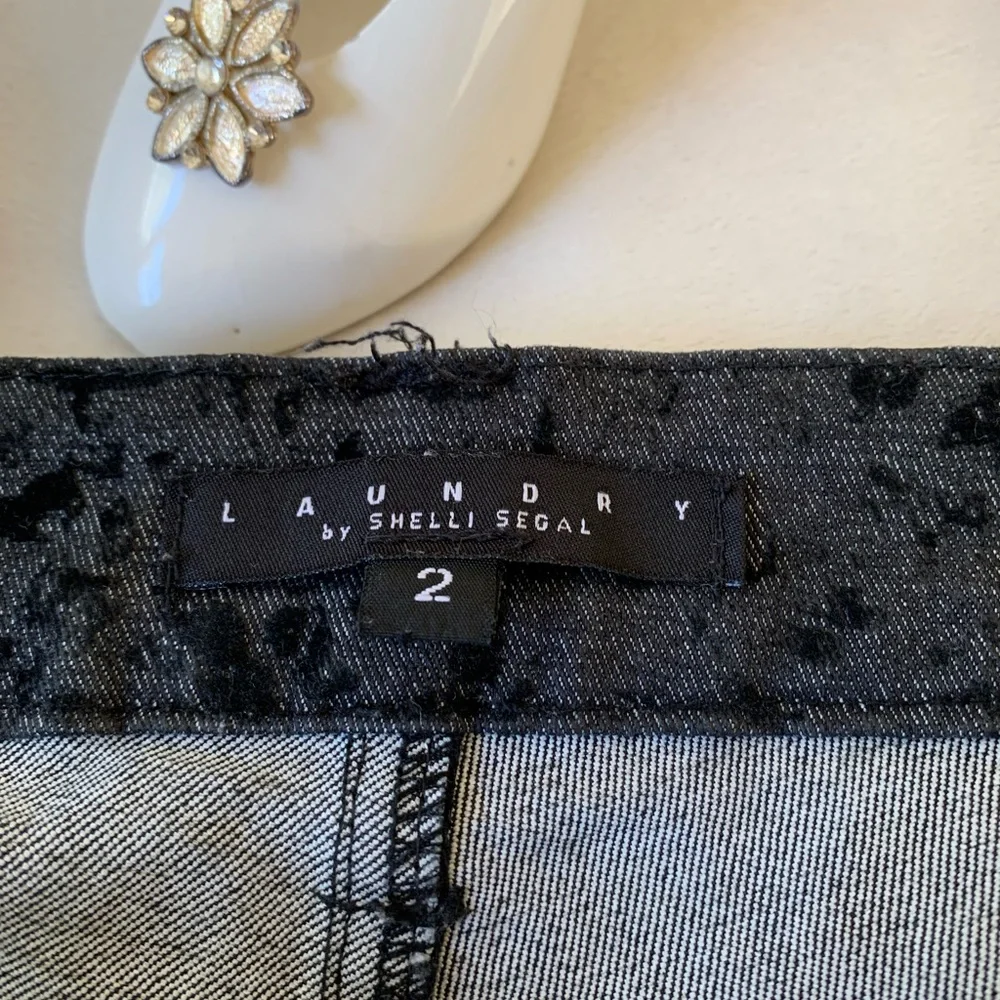 LAUNDRY by Shelli Segal Black bootleg Textured 62% cotton slacks size 2 …
